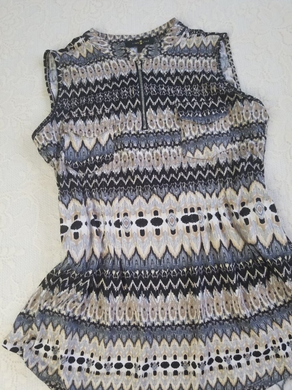 💚3/$12 Boho Sleeveless Geometric Aztec Print Size Medium